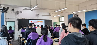 邵阳市第十六中学开展在“宪”普法，“声”入人心晨读活动