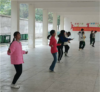 武冈市邓元泰镇中学举行跳绳比赛