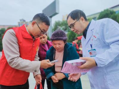 医患零距离 健康有“医”靠 ——湖南省洞口县人民医院开展糖尿病健康知识宣传和义诊活动